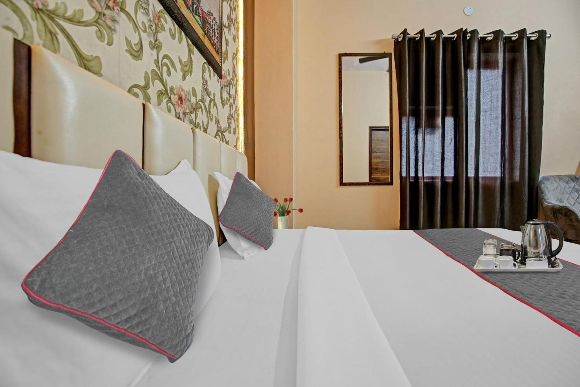 Townhouse Sky Hotel Ludhiana Exterior foto