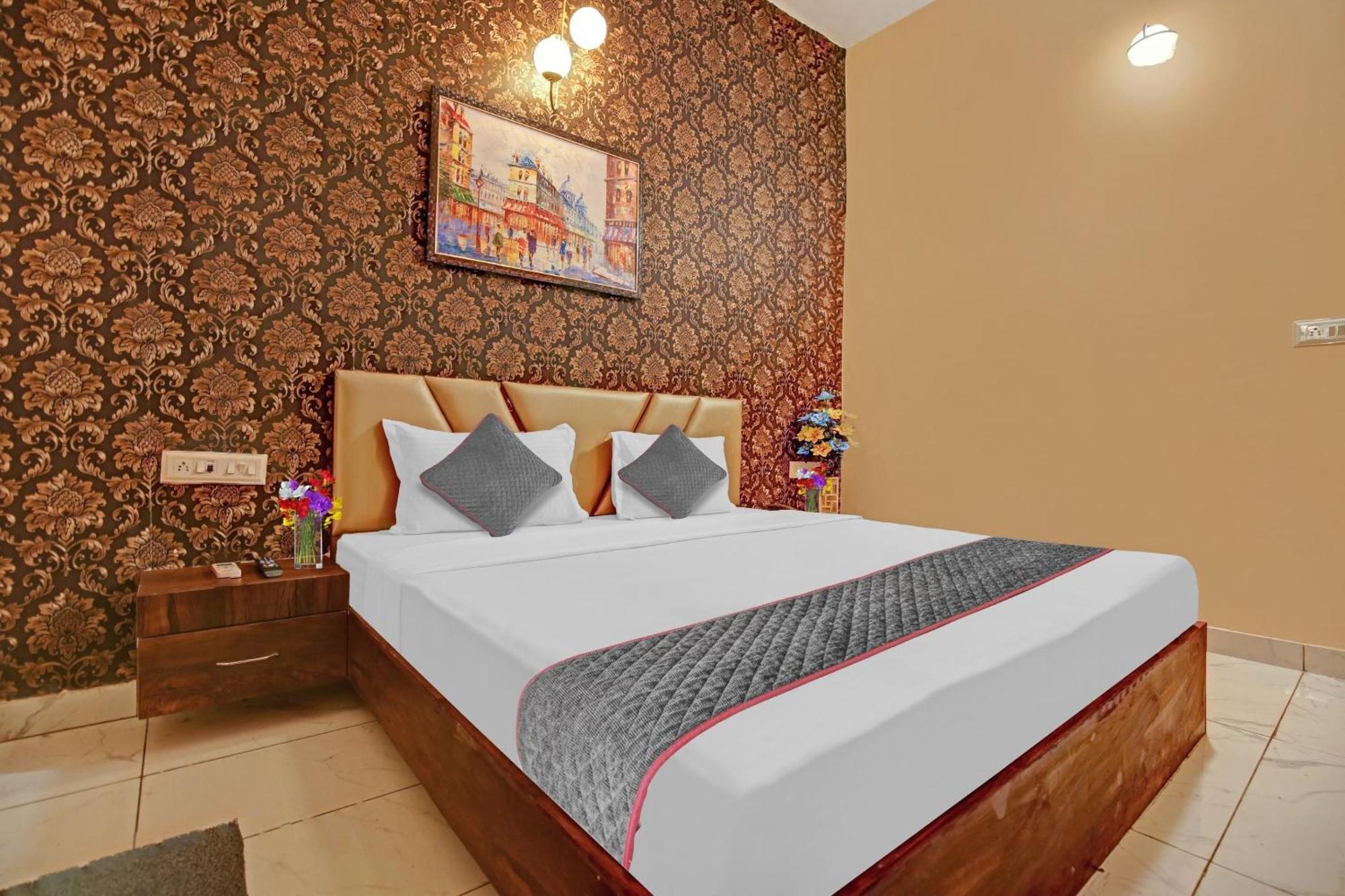 Townhouse Sky Hotel Ludhiana Exterior foto